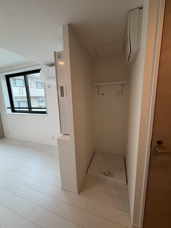 Room image 15