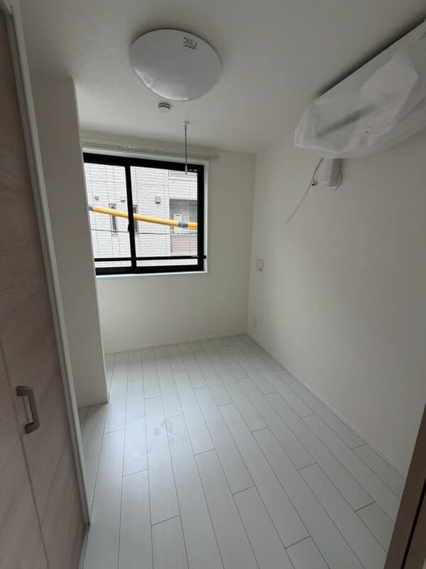 Room image 9