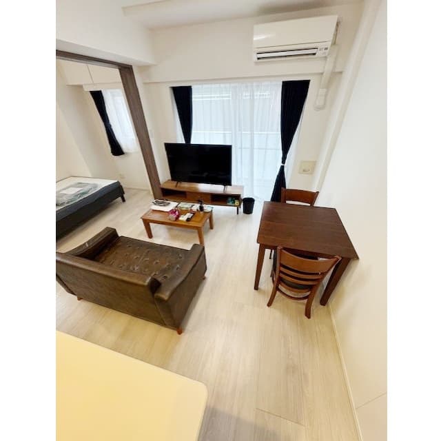 Room image 8