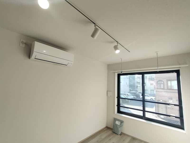 Room image 8