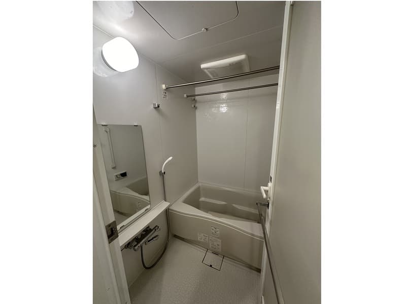 Room image 10