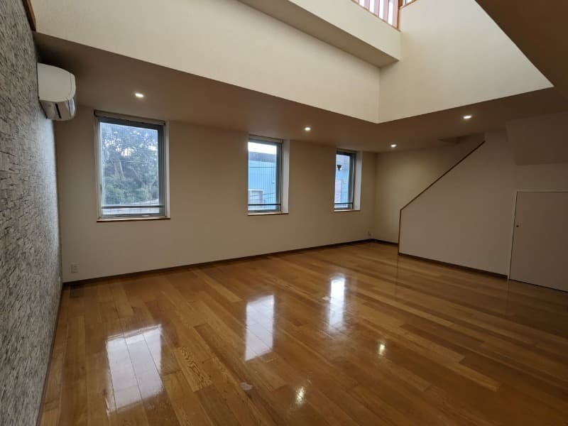 Room image 12