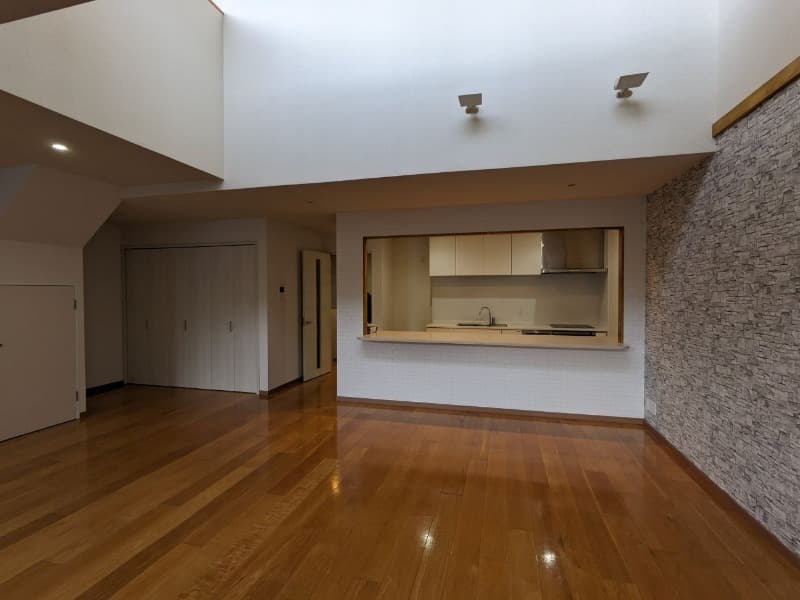 Room image 13