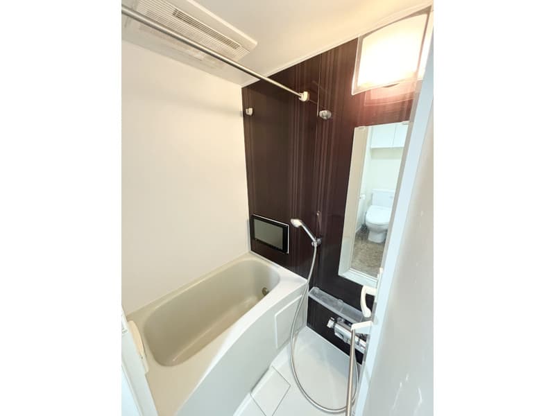 Room image 11