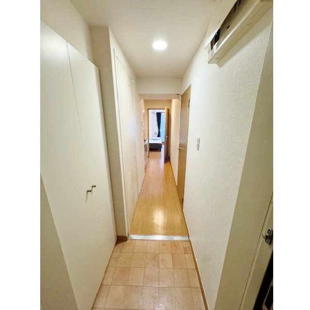 Room image 10