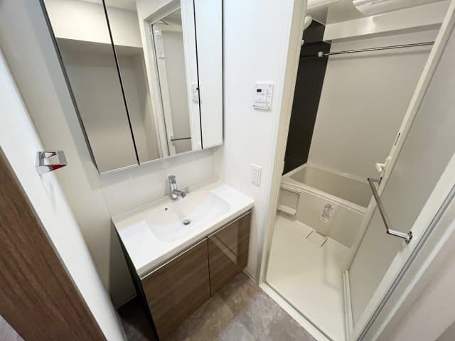 Room image 13