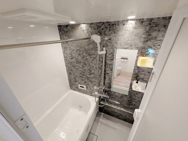Room image 8