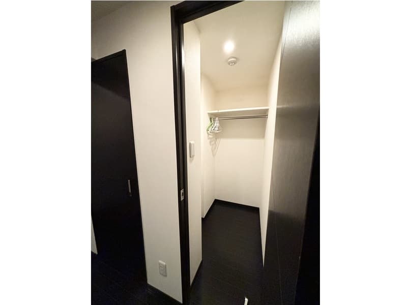 Room image 16