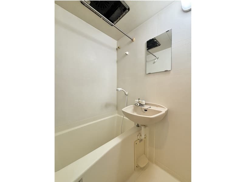 Room image 10