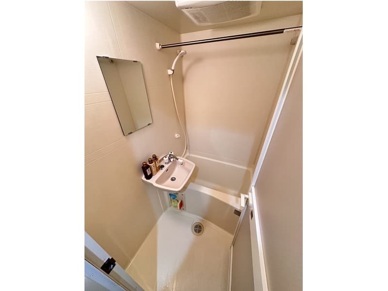 Room image 10