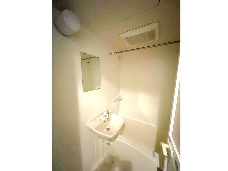 Room image 10