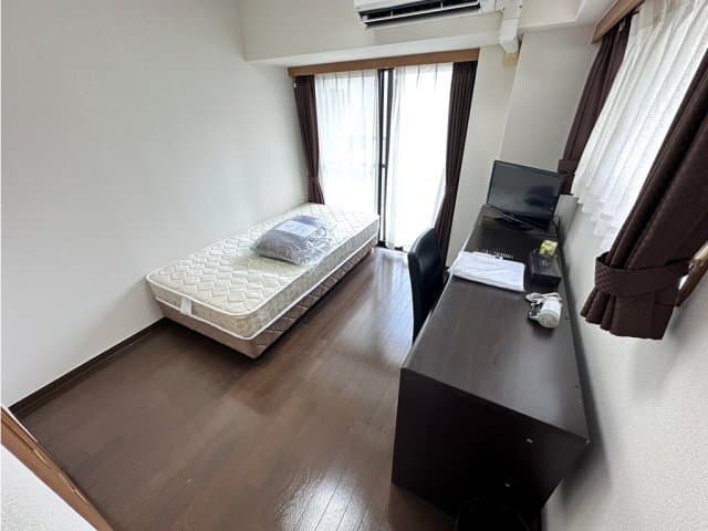 Room image 8