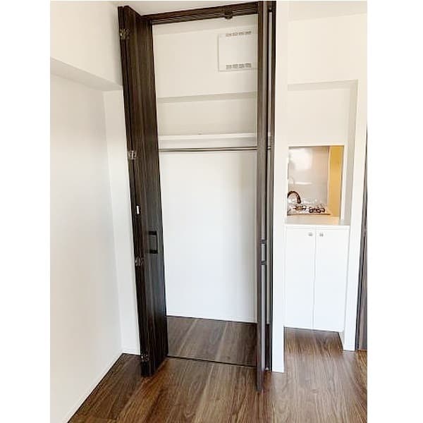 Room image 8