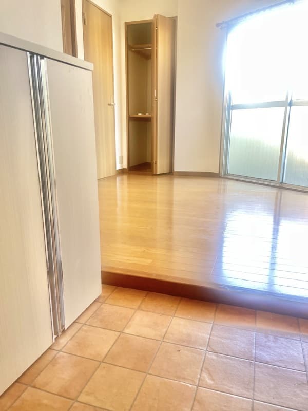 Room image 8