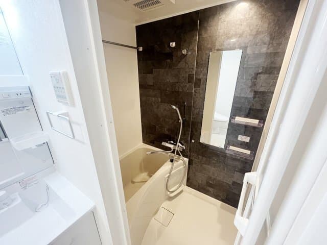 Room image 9