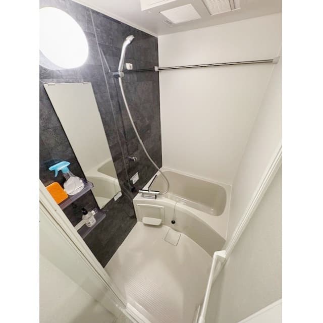 Room image 8
