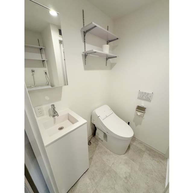 Room image 8