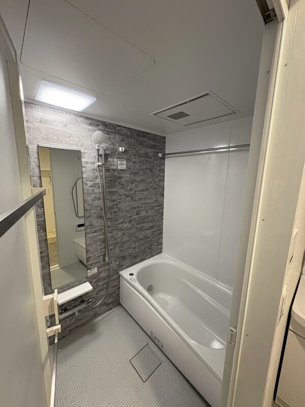 Room image 12