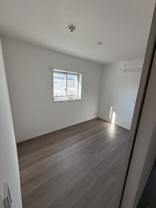 Room image 15