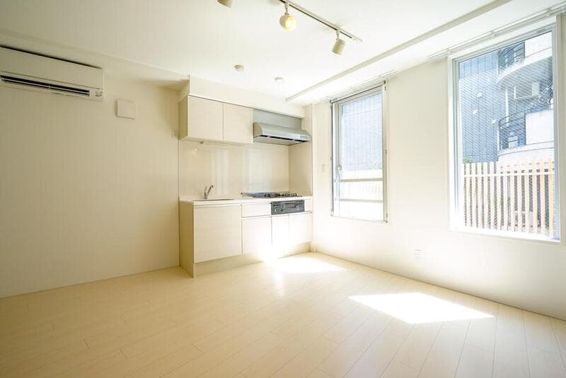 Room image 8