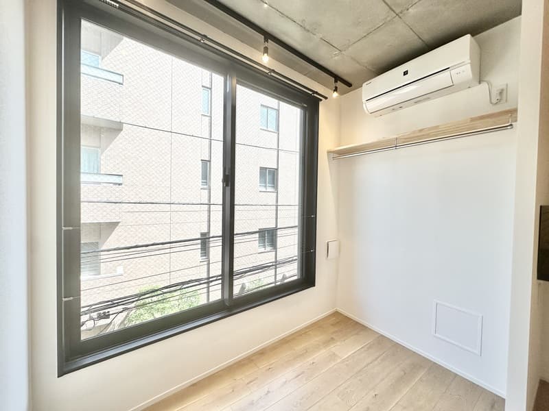 Room image 12