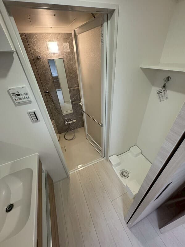 Room image 8