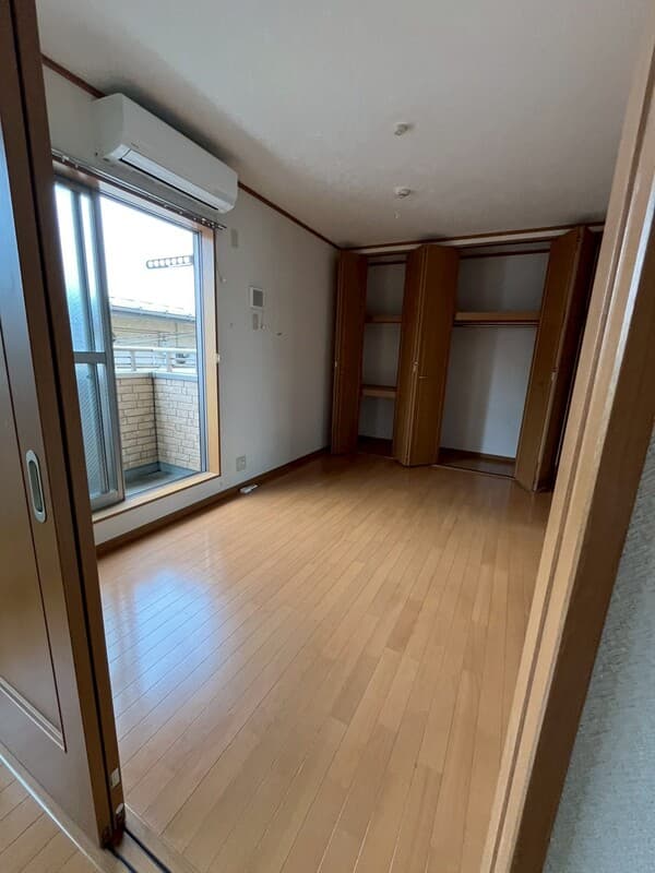 Room image 12