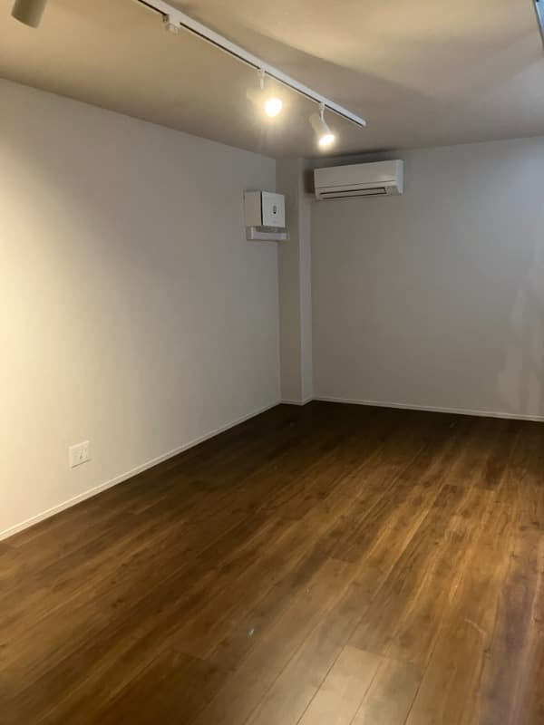 Room image 8