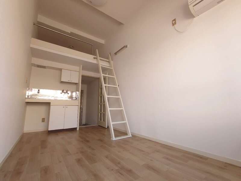 Room image 8