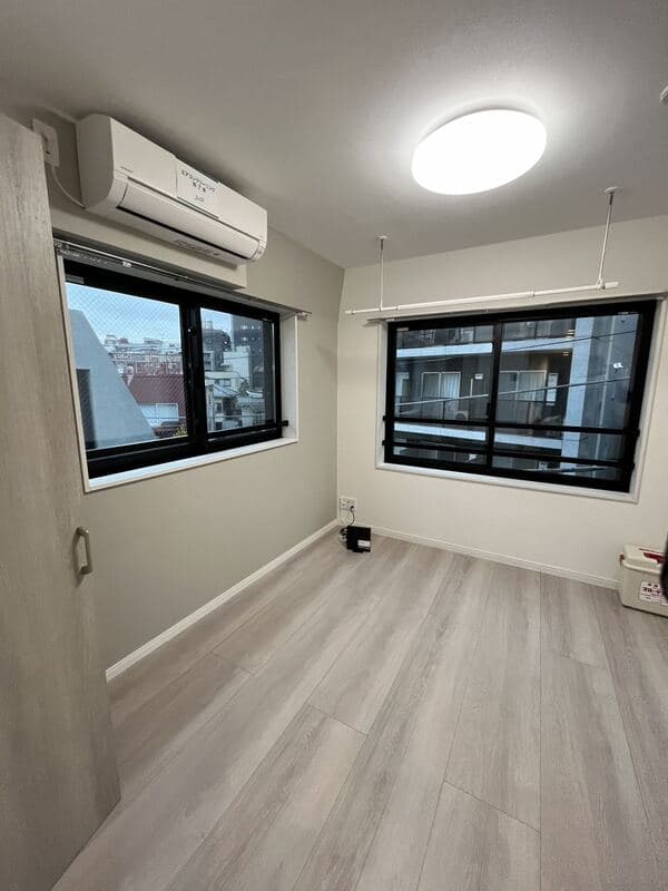 Room image 9