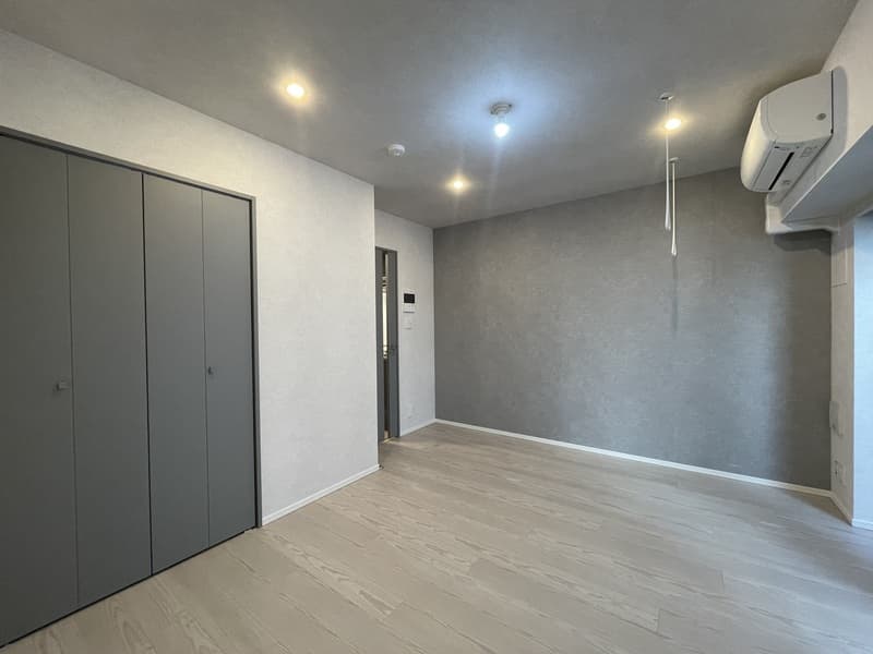 Room image 15