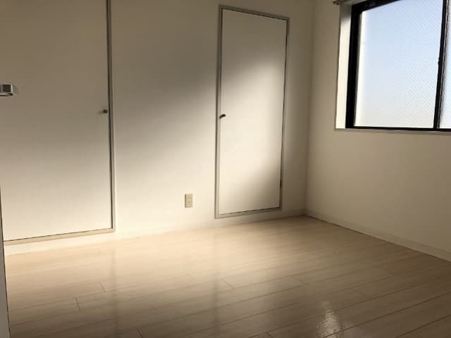 Room image 8