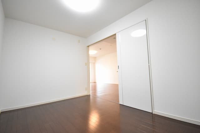 Room image 16