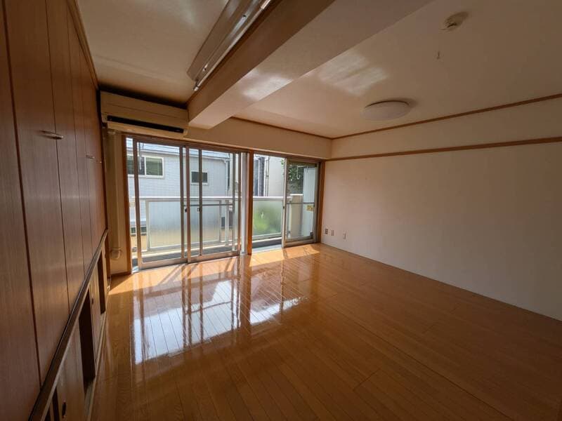 Room image 8
