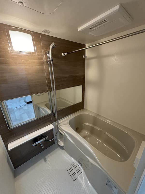 Room image 8