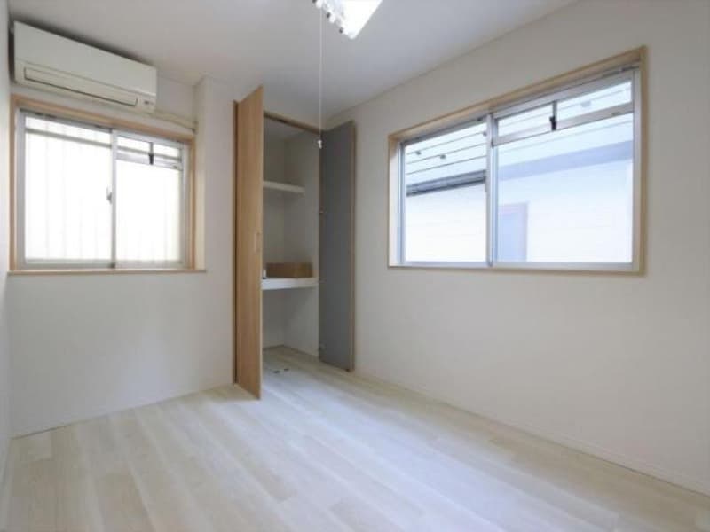 Room image 10