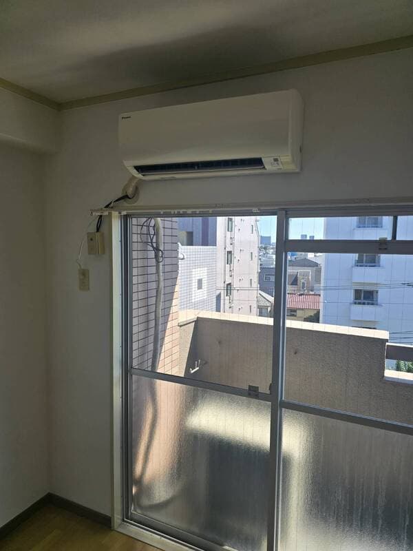 Room image 8