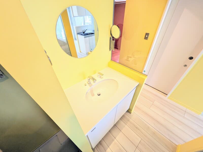 Room image 8