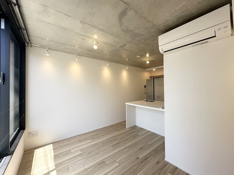 Room image 11