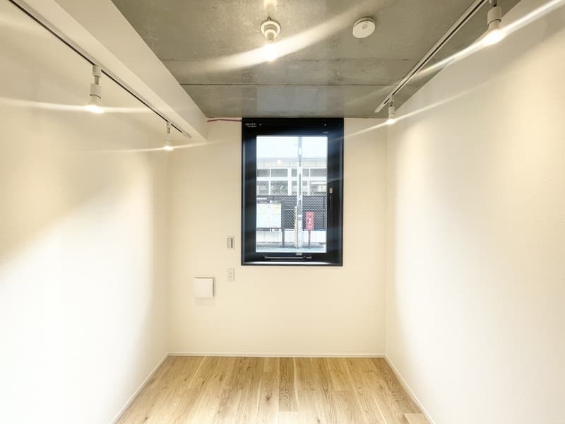 Room image 8