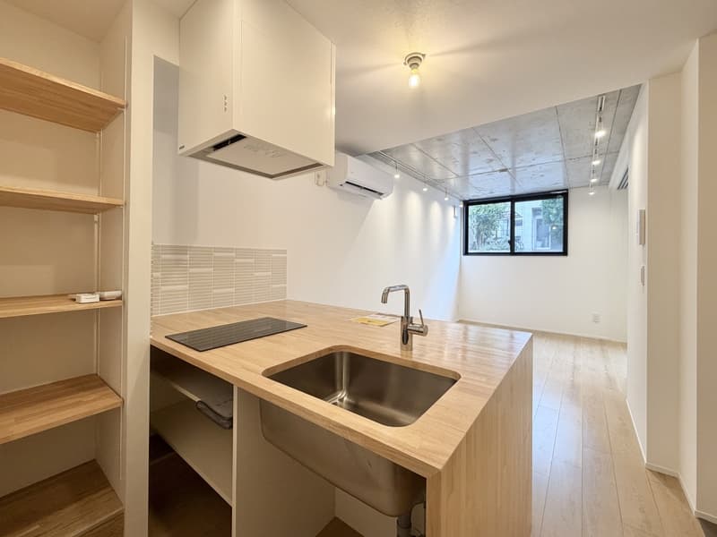 Room image 8