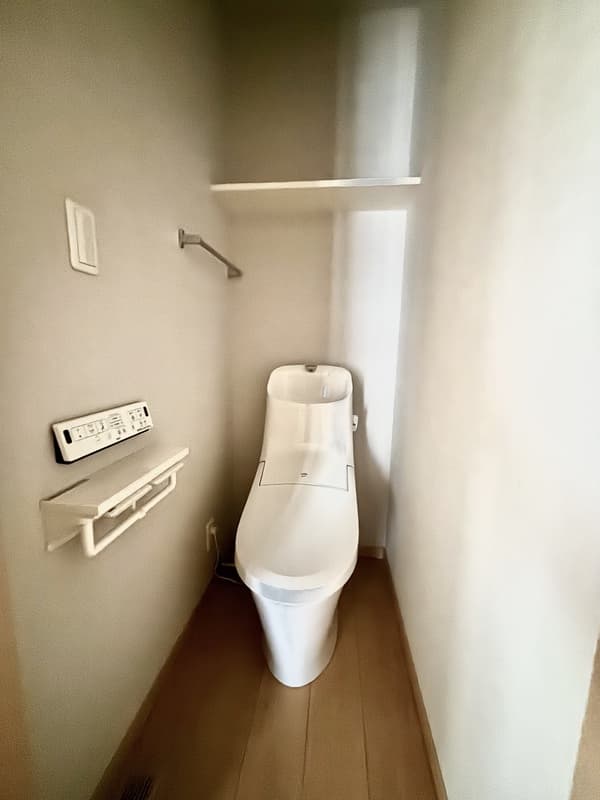Room image 8