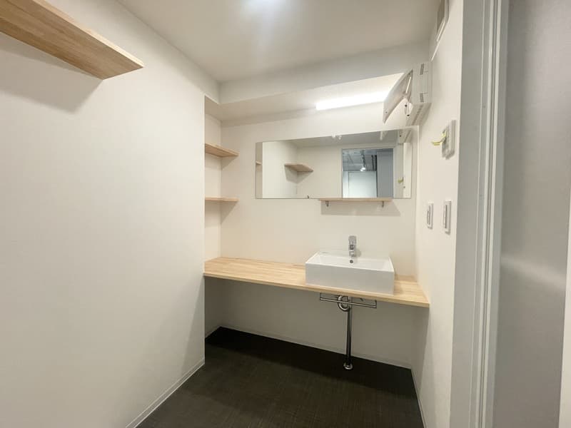 Room image 12
