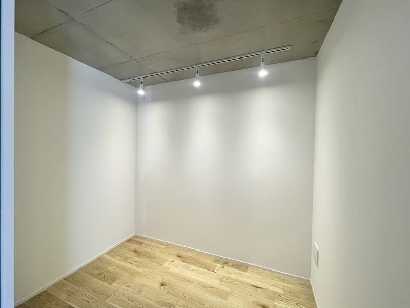 Room image 16