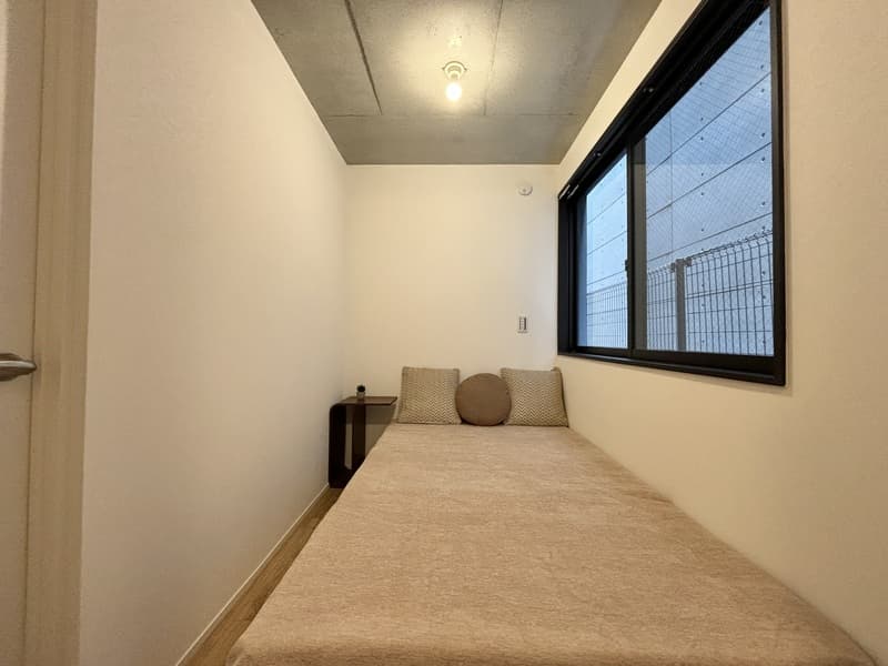 Room image 8