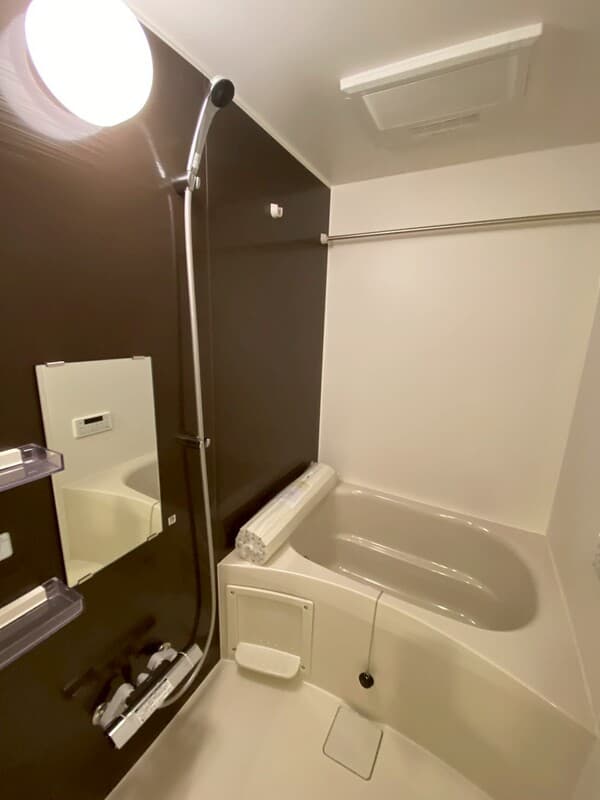 Room image 8