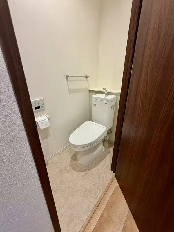 Room image 11