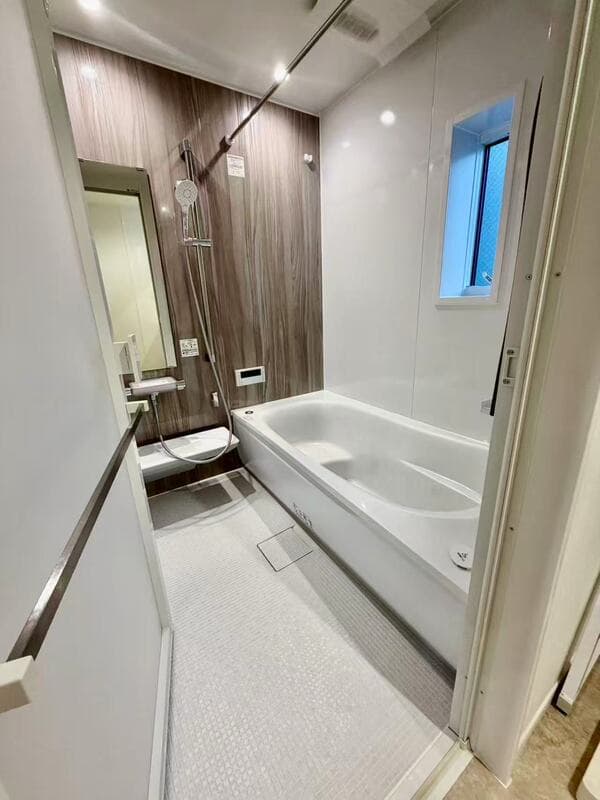 Room image 8