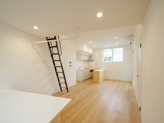 Room image 8