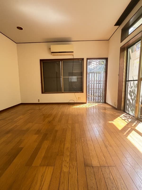 Room image 8